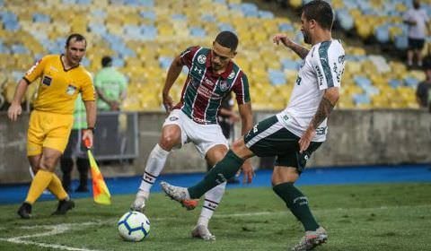 Fluminense renova contrato com lateral-direito Gilberto até 2022