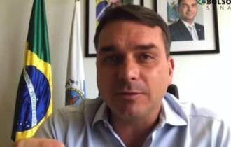 Flávio Bolsonaro nega lavagem e diz que PM comprou R$21,1 mil em chocolate