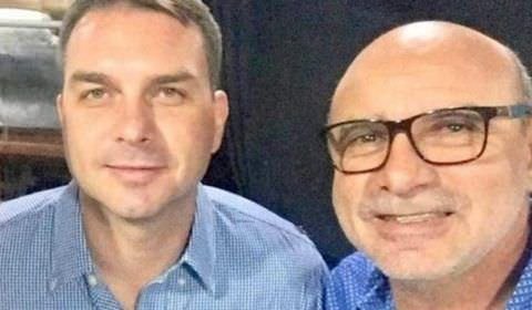 MP faz buscas em endereços de Queiroz e de ex-mulher de Bolsonaro