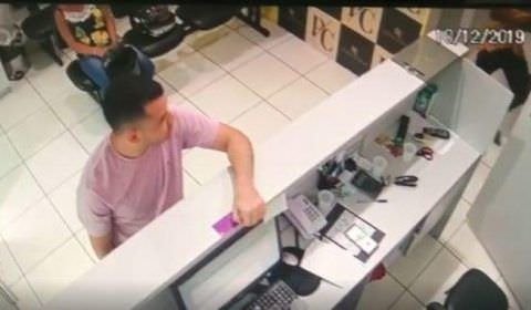 Vítima reage e desarma assaltante em Manaus; veja o vídeo
