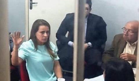 Elizabeth Valeiko é impedida de entrar com bolo e salgados em presídio