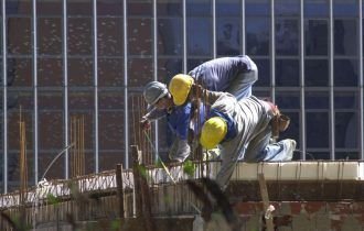 Confiança do empresário da construção atinge maior nível desde 2014