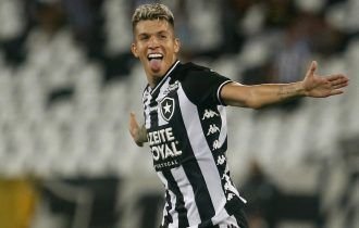 Botafogo bate Resende e segue na luta por vaga na semifinal do Carioca