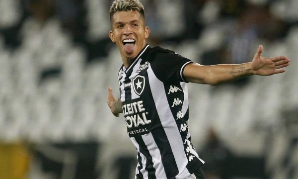 Botafogo bate Resende e segue na luta por vaga na semifinal do Carioca