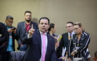 Deputados vão ingressar com ação no MPE-AM contra aumento de salários do primeiro escalão