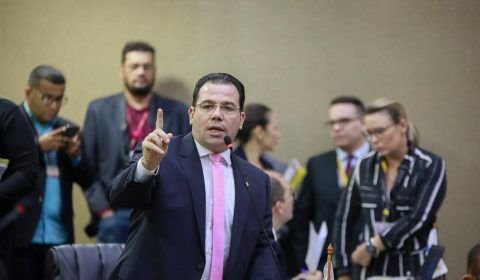 Deputados vão ingressar com ação no MPE-AM contra aumento de salários do primeiro escalão