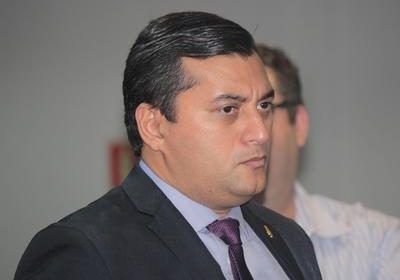 Wilson volta atrás e revoga aumento de 225% nos salários de servidores no Amazonas