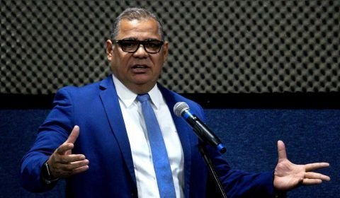 Presidente da Comdec alerta pais sobre itens abusivos na lista de material escolar