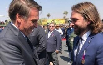 Secretário executivo da Casa Civil é destituído por usar avião da FAB