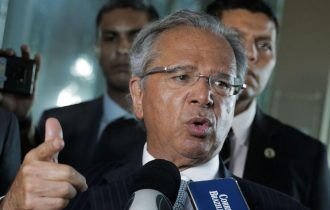 Guedes conversa com ministros suíços e CEOs de empresas em Davos
