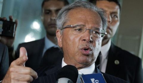 Guedes conversa com ministros suíços e CEOs de empresas em Davos