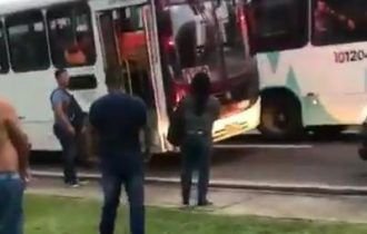 Em Manaus, sargento da PM reage a assalto em ônibus e é esfaqueado; veja vídeo