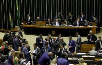 Câmara rejeita afastamento do deputado Wilson Santiago