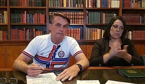 Em live, Bolsonaro pede serenidade e afirma que respeita os Poderes