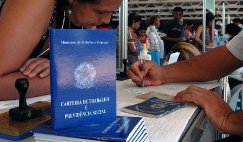 Cerca de 25% dos desempregados procuram emprego há mais de dois anos