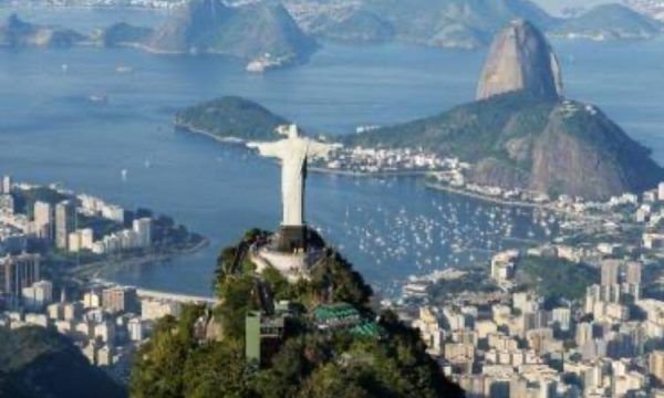 Rio de Janeiro decide fechar 23 praças gradeadas