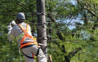 Justiça determina suspensão de cortes de água e luz por dívida em Manaus