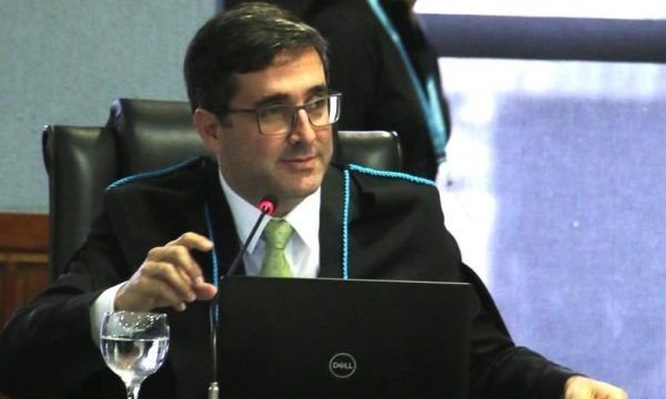 Auditor do TCE suspende cautelarmente pagamento de indenização a vereadores de Nhamundá