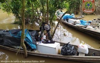 Polícia federal apreende cerca de 300kg de carne de caça, armas e munições