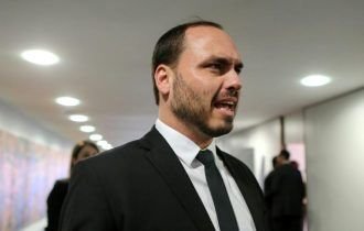 PF identifica Carlos Bolsonaro como coordenador de fake news contra Congresso e STF