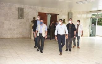 Bolsonaro manda Mourão checar situação do Amazonas em relação a Covid-19