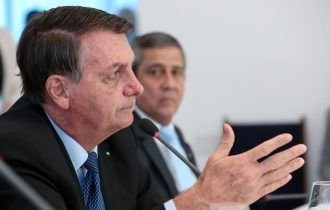 Bolsonaro 'proíbe' o Renda Brasil e diz que Bolsa Família continua até 2022