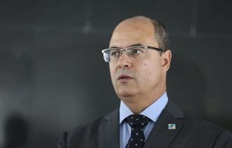 À espera de informação do STJ, comissão de impeachment suspende prazo