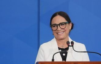 Exoneração de Regina Duarte é publicada