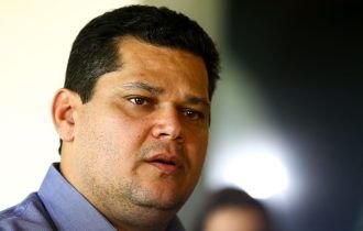 Alcolumbre estima melhoras a Bolsonaro e pede respeito à vida