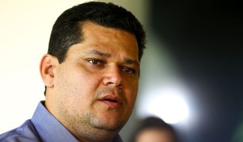 Alcolumbre estima melhoras a Bolsonaro e pede respeito à vida