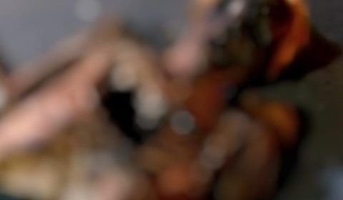 Após desenterrar avó, homem é flagrado dançando com cadáver na frente de casa em Manaus