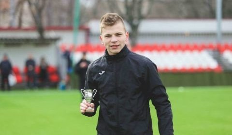 Vídeo registra momento em que goleiro é atingido por raio durante treinamento