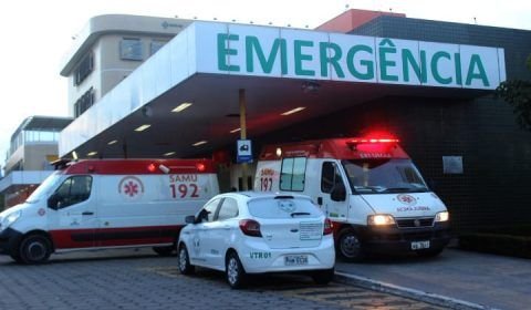 Três homens baleados dão entrada no Hospital Platão Araújo