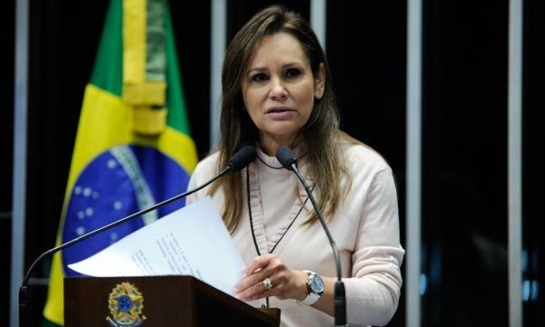 Sandra Braga é cortejada para vice de Amazonino