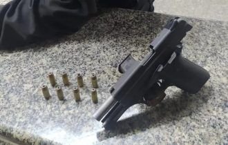 Adolescente é apreendido ao 'passear' com pistola carregada 