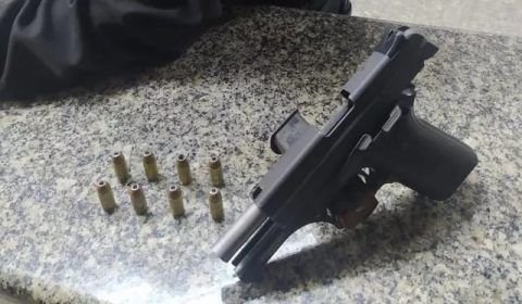 Adolescente é apreendido ao 'passear' com pistola carregada 