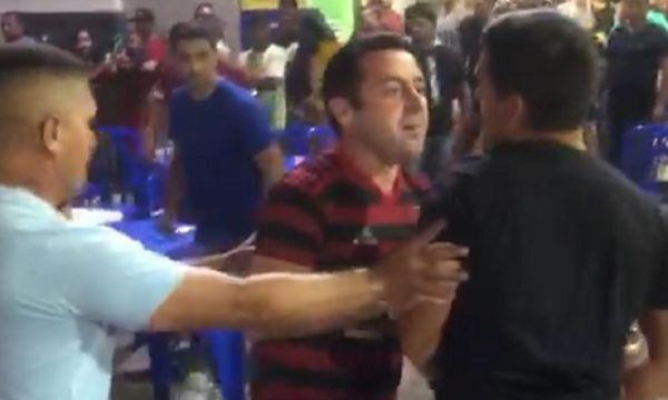 Segurança de Carlinhos Bessa é impedido de atirar contra multidão (Veja o vídeo)