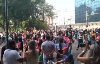 Trabalhadores e lojistas fazem manifestação contra Decreto de Wilson Lima