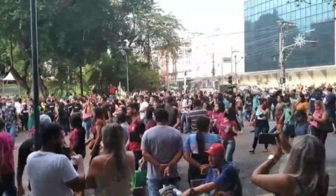 Trabalhadores e lojistas fazem manifestação contra Decreto de Wilson Lima