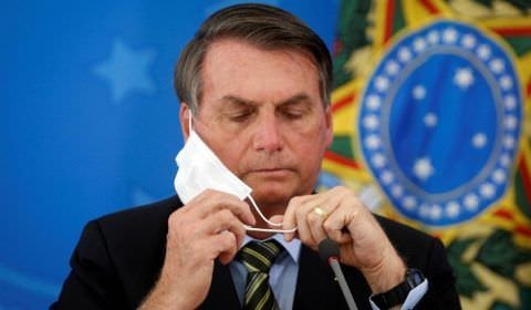 Governo Bolsonaro tenta mudar discurso sobre pandemia para conter crise e pressão por impeachment