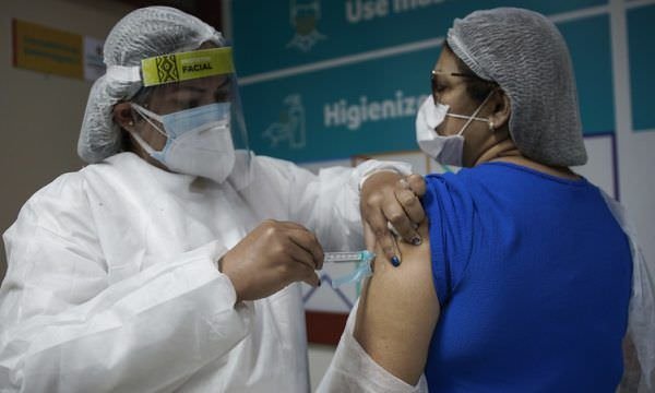 Justiça acata pedido de MPs e Defensorias e determina divulgação diária da relação dos vacinados pela Prefeitura de Manaus