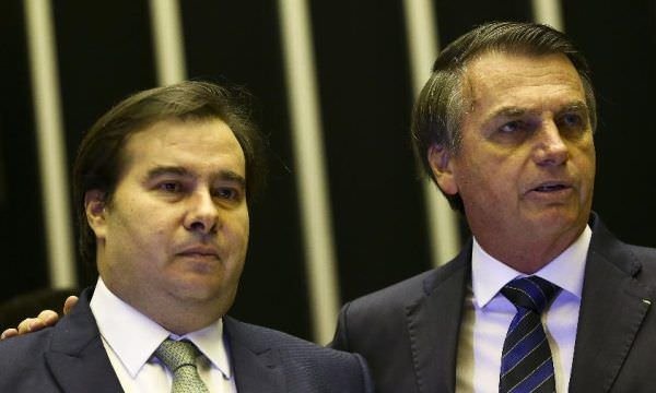 Maia chama governo de Bolsonaro de “incompetente” por não pagar banco