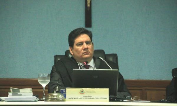 TCE-AM suspende contratação de R$ 8 milhões para publicidade no Detran