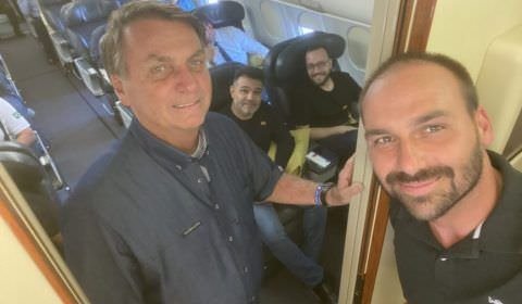 Bolsonaro viaja para o Equador depois de aglomeração com apoiadores