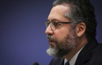 Governo Bolsonaro perdeu “alma e ideal”, diz ex-ministro Ernesto Araújo