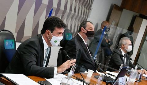 Bolsonaro deu ‘informação dúbia’ sobre pandemia, diz Mandetta