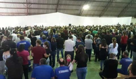 Velório de vítimas de ataque a escola reúne cerca de 1,5 mil pessoas em SC