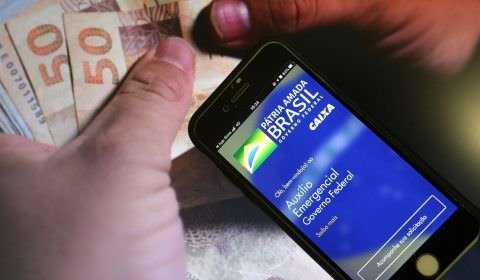 Trabalhadores nascidos em maio podem sacar auxílio emergencial