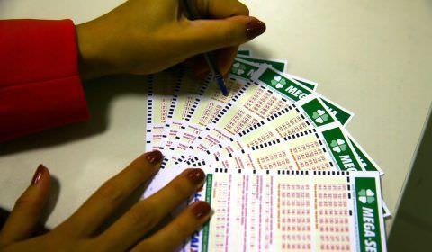 Mega-Sena sorteia nesta quinta-feira prêmio de R$ 2 milhões