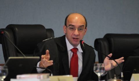 TCE-AM suspende licitação para construção de muro de contenção em Tefé